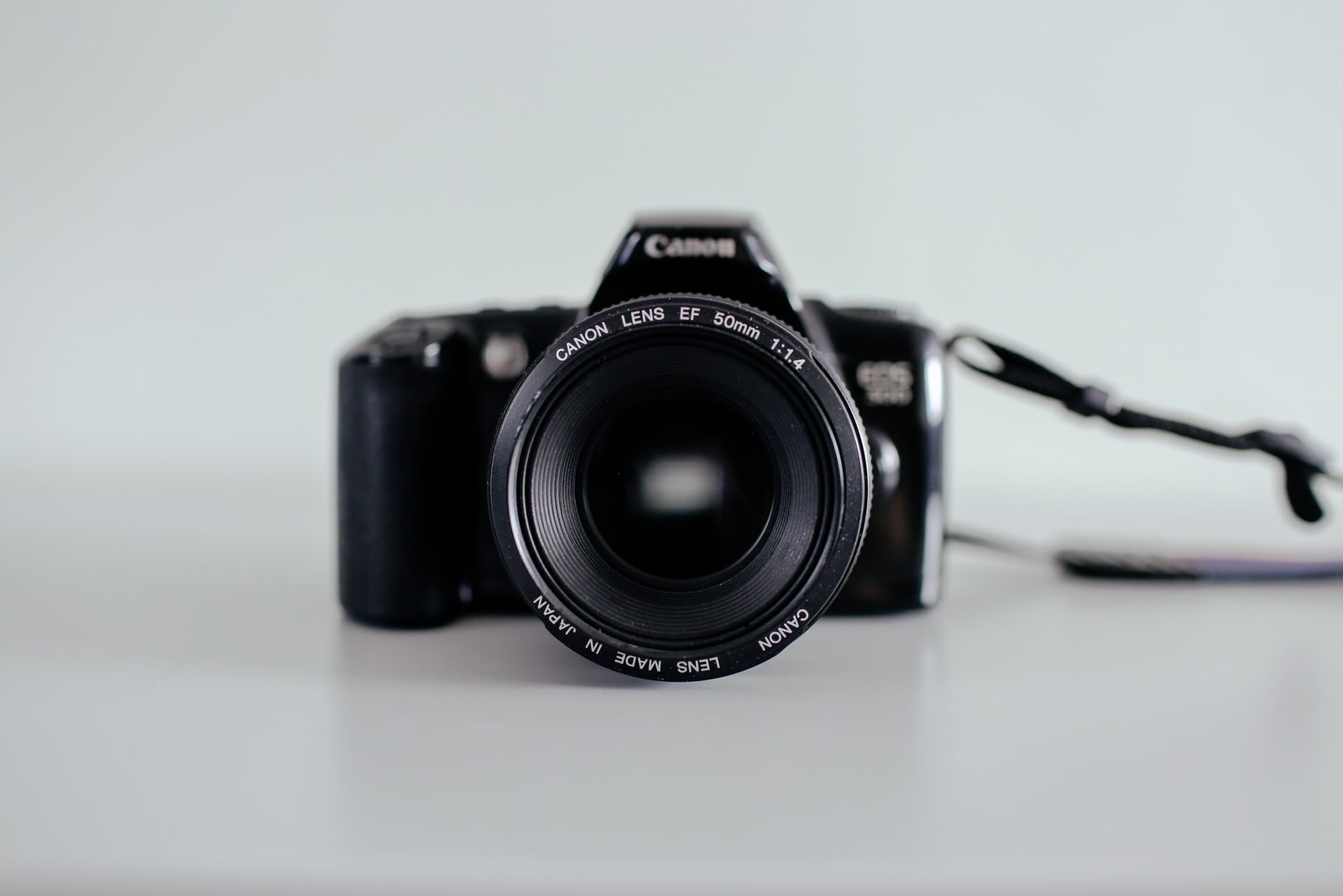 5 Things the Canon EOS R1 Needs to Compete With the Sony A1