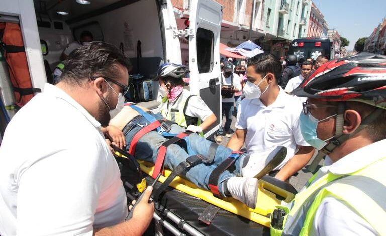 Cinco lesionados y robo de mercancía, el saldo de la riña entre ambulantes en el CH de Puebla