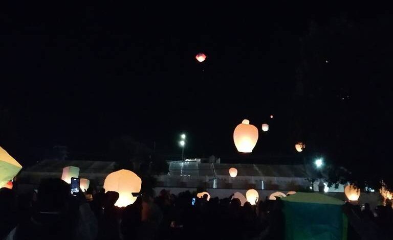 Globos de cantoya iluminan el cielo de San Salvador El Verde por festividad religiosa