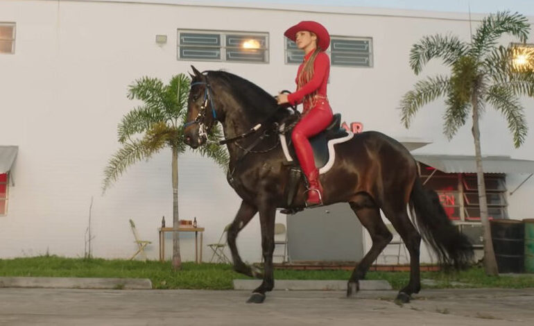 Shakira y la referencia al papá de Piqué en “El jefe”