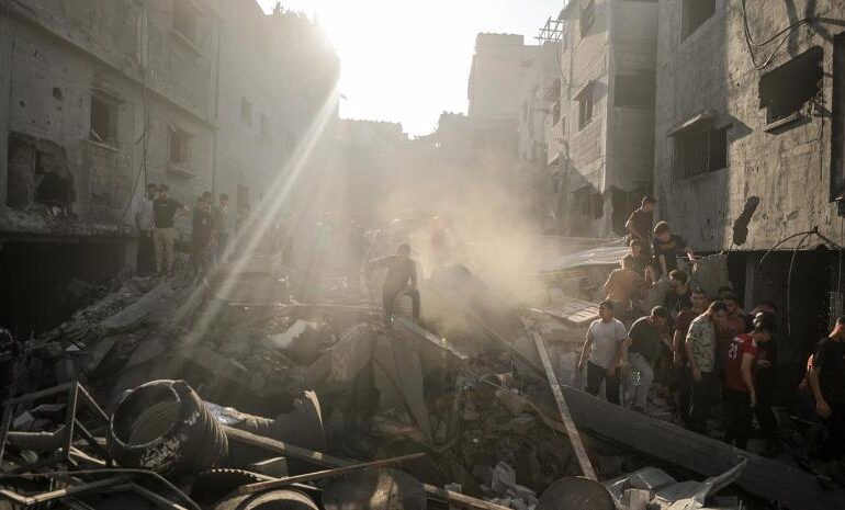 Guerra en Oriente Medio: sube a 1,300 los muertos en Israel y 1,354 en Gaza