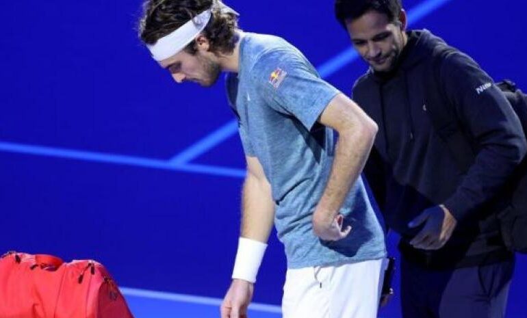 Stefanos Tsitsipas se disculpa tras abandonar las Finales ATP