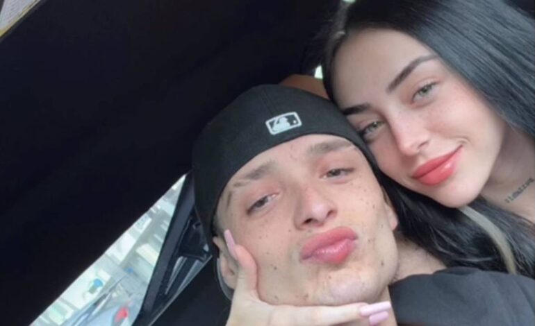 Besos por aquí, besos por allá: Peso Pluma y Nicki Nicole presumen su amor