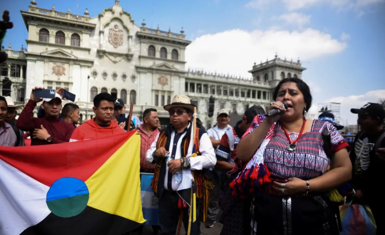 Guatemala: Organizaciones indígenas levantan protesta frente a la Fiscalía tras reunirse con Arévalo
