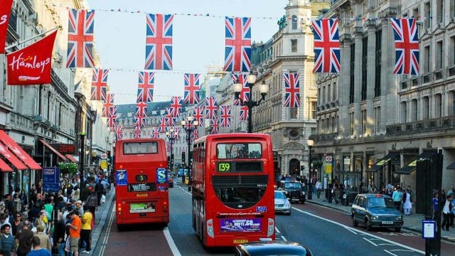 Economía británica sale de la recesión con un crecimiento del 0.6 por ciento el primer trimestre