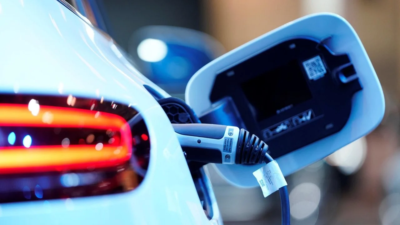 Von der Leyen llama a contener el avance de China en el mercado de vehículos eléctricos
