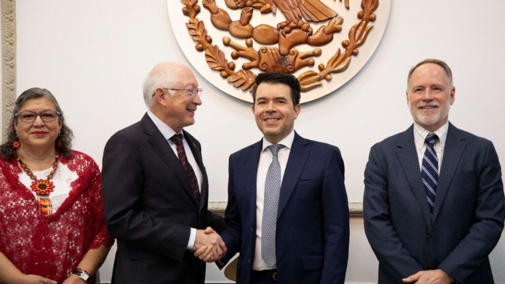 Se reúnen subsecretario Arturo Medina Padilla y embajador de EUA en México, Ken Salazar