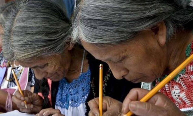 Simulan con números combate al rezago educativo