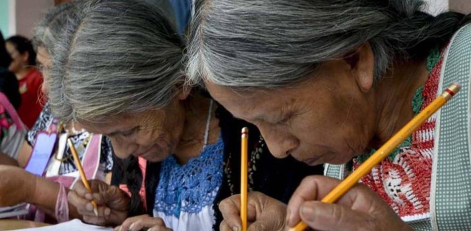 Simulan con números combate al rezago educativo