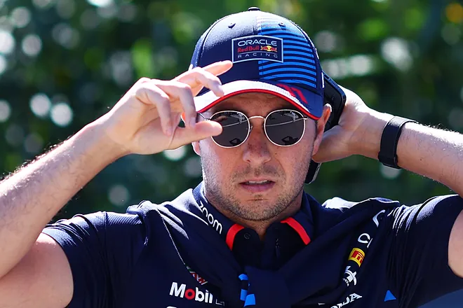 Checo Pérez es multado por exceder la velocidad en el pit lane